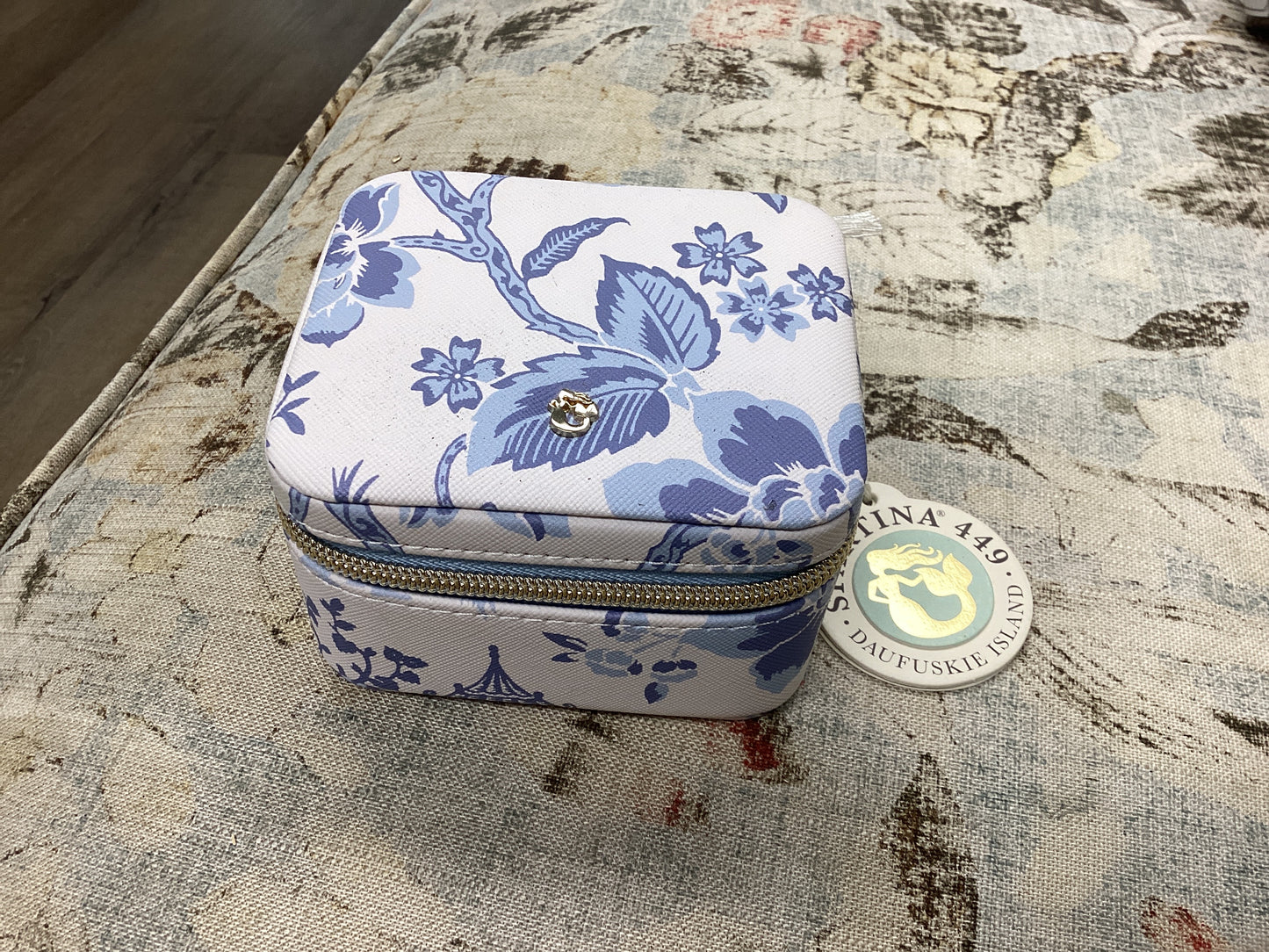 Stow and go jewelry box