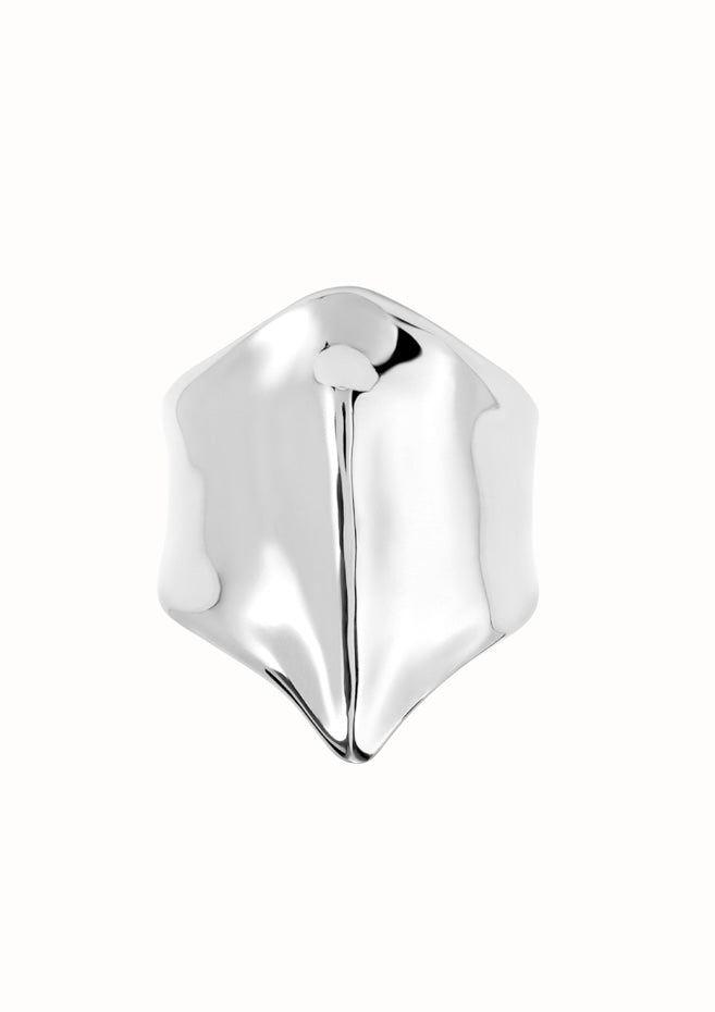 Bangle bracelet with manta ray structure