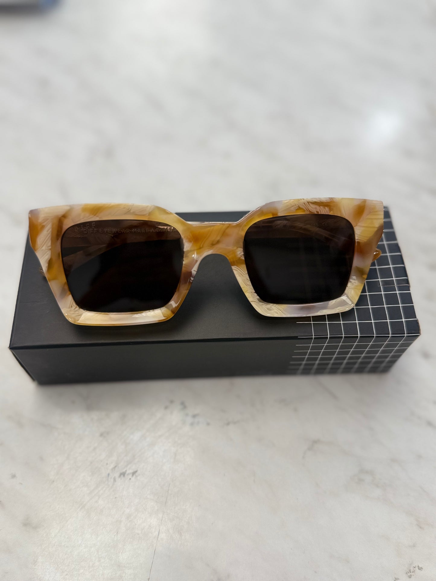 Daphne Sunglasses- Brown