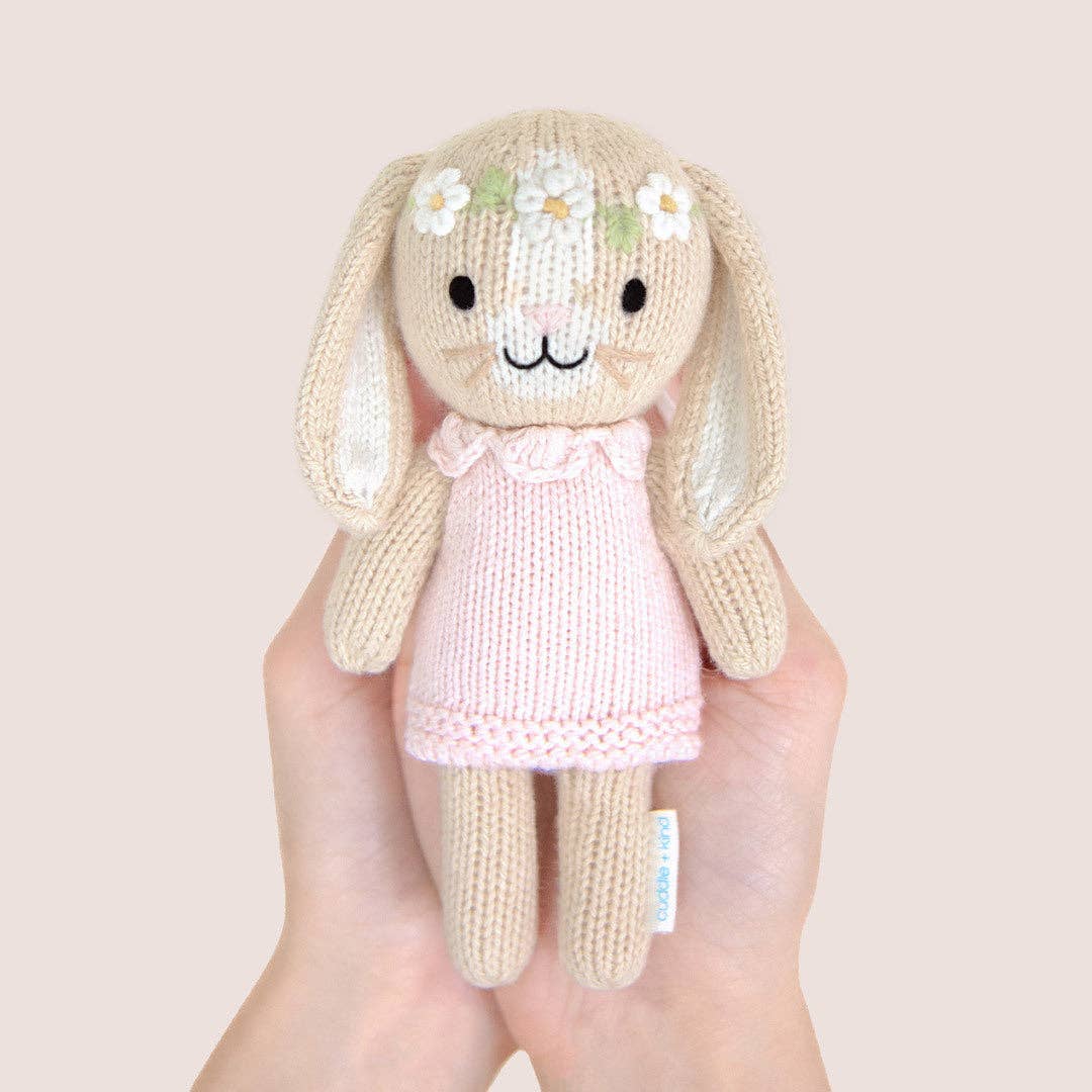Tiny Hannah the bunny (blush), gives 10 mealsy