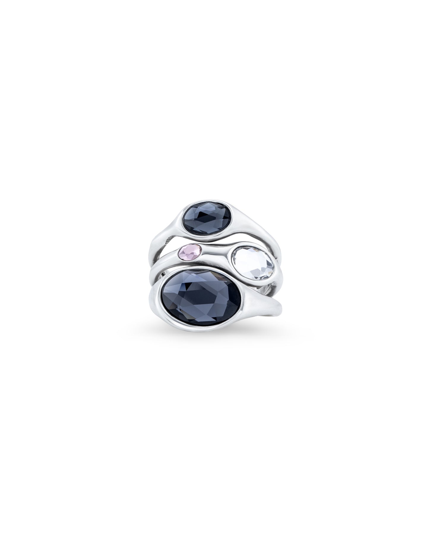 Ring with crystals with different sizes