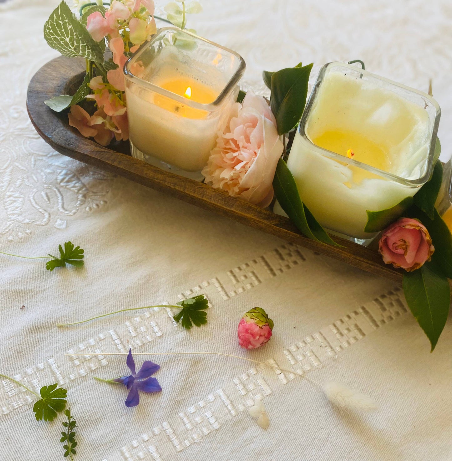 White Tea & Violet: 2-in-1 Soy Lotion Candle
